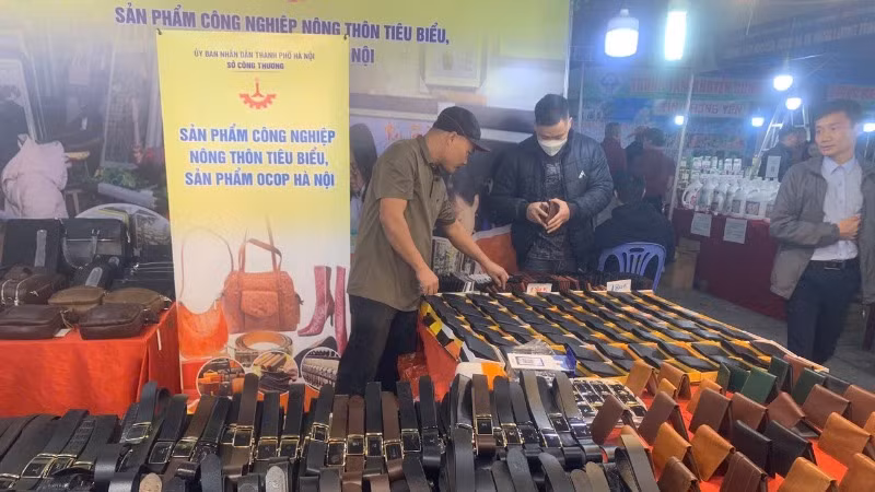 Một gian hàng của doanh nghiệp Hà Nội tại hội chợ.