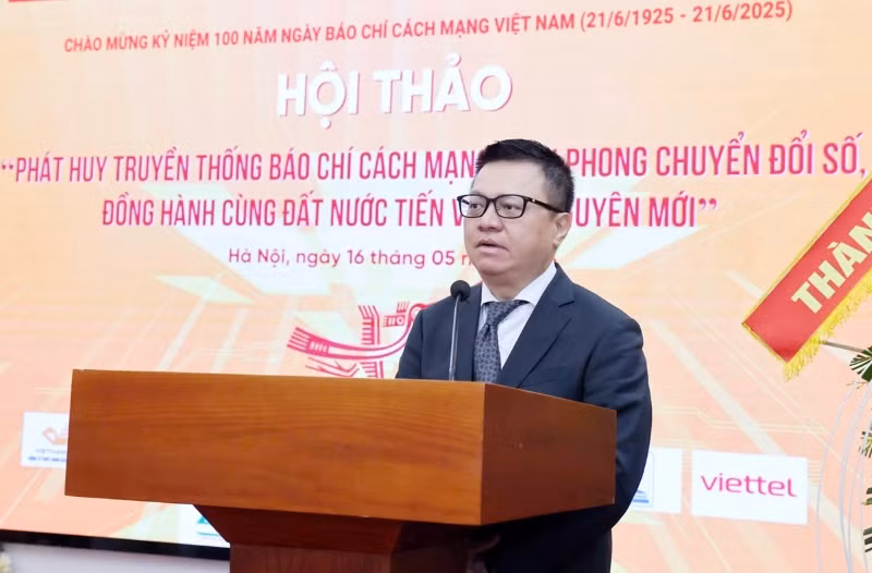Đồng chí Lê Quốc Minh, Ủy viên Trung ương Đảng, Tổng Biên tập Báo Nhân Dân, Chủ tịch Hội Nhà báo Việt Nam phát biểu chỉ đạo tại hội thảo.