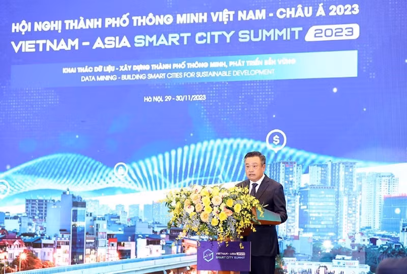 Chủ tịch Ủy ban nhân dân thành phố Hà Nội Trần Sỹ Thanh phát biểu tại hội nghị.