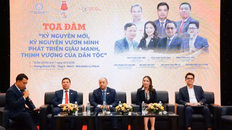 Các diễn giả tham gia tọa đàm “Kỷ nguyên mới - Kỷ nguyên vươn mình phát triển giàu mạnh, thịnh vượng của dân tộc”.