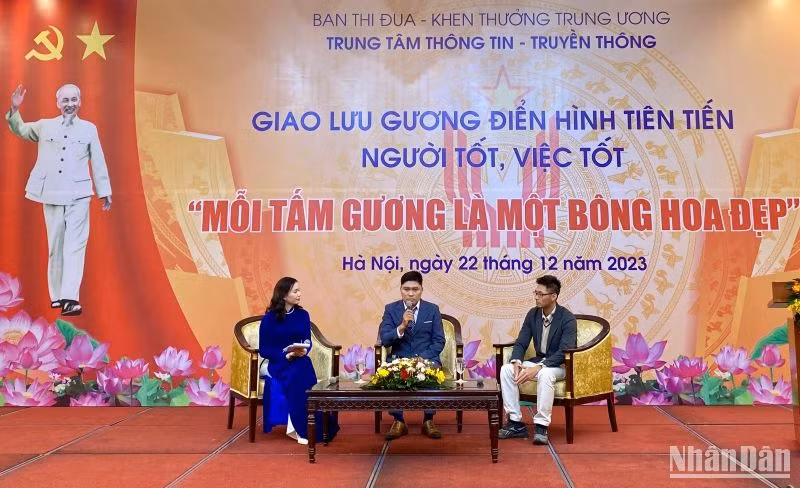 Các gương điển hình tiên tiến chia sẻ những cách làm hay, ý nghĩa của mình.