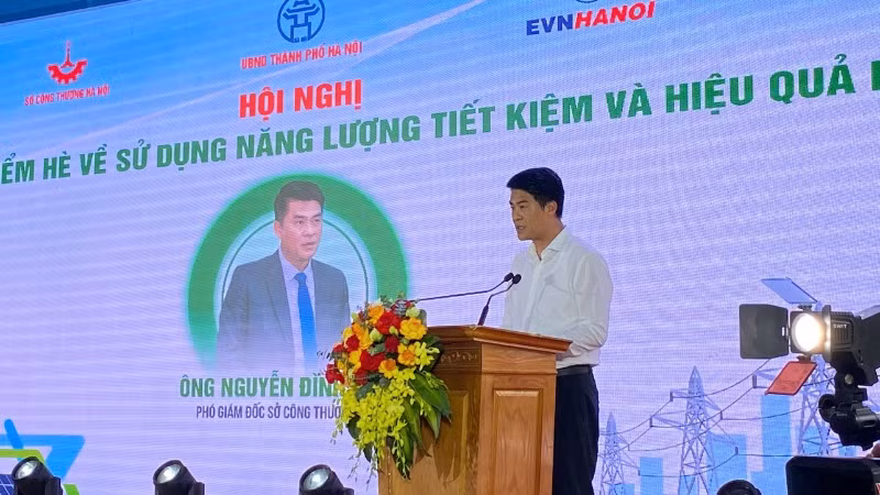 Phó Giám đốc Sở Công thương Hà Nội Nguyễn Đình Thắng phát biểu tại Lễ phát động. (ẢNH: NGUYÊN TRANG)