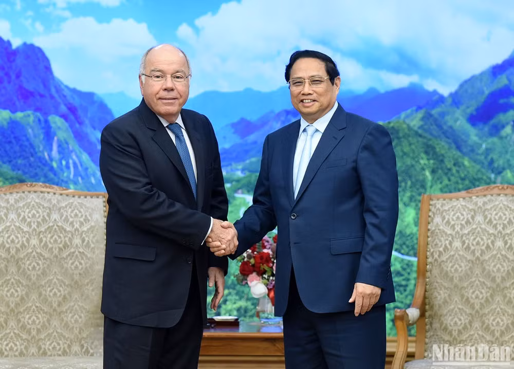 Thủ tướng Phạm Minh Chính tiếp Bộ trưởng Ngoại giao Brazil Mauro Vieira. (Ảnh: TRẦN HẢI)