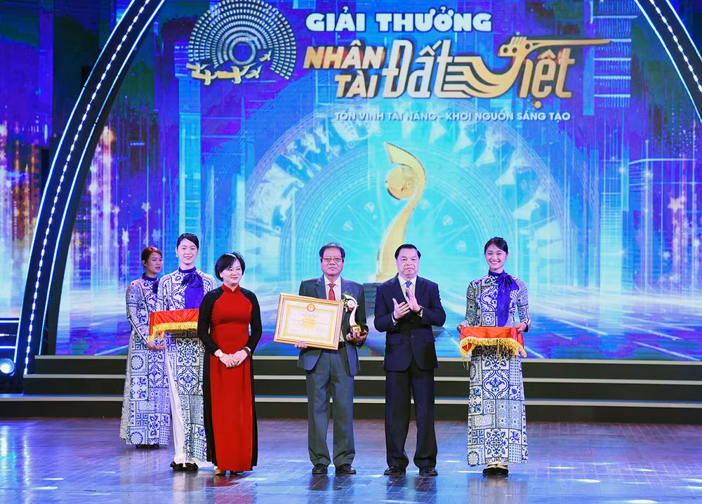 [Ảnh] Thủ tướng Phạm Minh Chính dự Lễ trao Giải thưởng Nhân tài Đất Việt năm 2023 ảnh 5