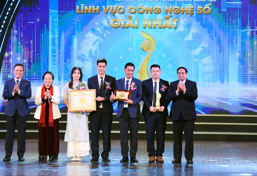 [Ảnh] Thủ tướng Phạm Minh Chính dự Lễ trao Giải thưởng Nhân tài Đất Việt năm 2023 ảnh 9