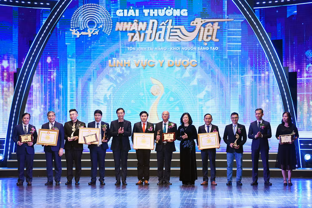 [Ảnh] Thủ tướng Phạm Minh Chính dự Lễ trao Giải thưởng Nhân tài Đất Việt năm 2023 ảnh 6