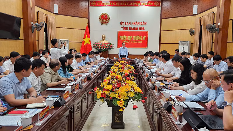 Quang cảnh phiên họp thường kỳ Ủy ban nhân dân tỉnh Thanh Hóa.