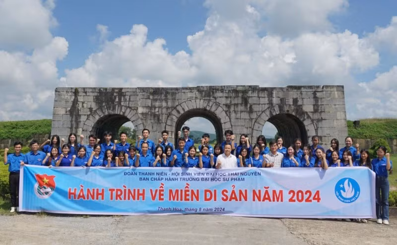 Về miền di sản nối dài niềm vui cho thế hệ trẻ. Về miền di sản nối dài niềm vui cho thế hệ trẻ.