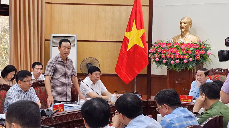Lãnh đạo Sở Tài Chính Thanh Hóa thảo luận tại phiên họp.