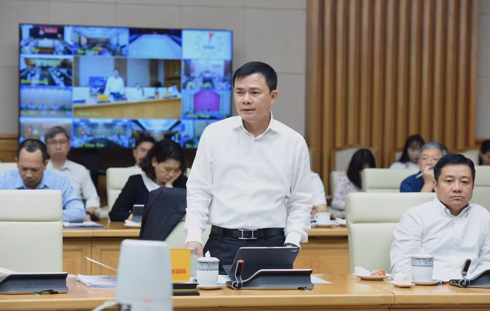 Chủ tịch kiêm Tổng Giám đốc Tập đoàn Công nghiệp Viễn thông Quân Đội Tào Đức Thắng phát biểu tại phiên họp.