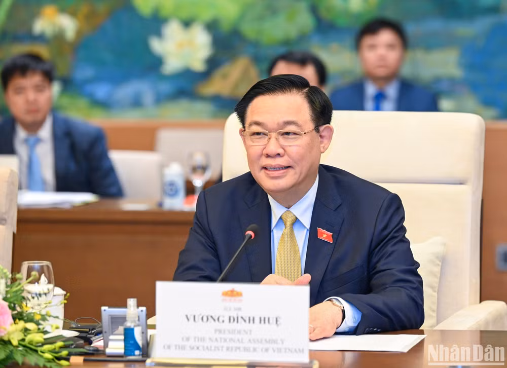 Chủ tịch Quốc hội Vương Đình Huệ phát biểu tại buổi tiếp.