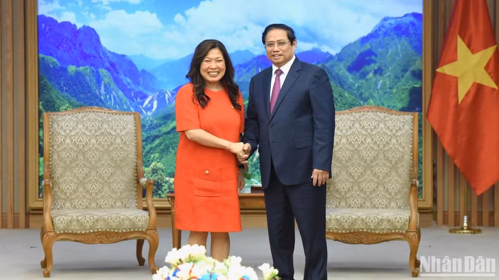 Thủ tướng Phạm Minh Chính tiếp Bộ trưởng Phát triển kinh tế, Thương mại quốc tế và Xúc tiến xuất khẩu Canada Mary Ng. (Ảnh: Trần Hải)