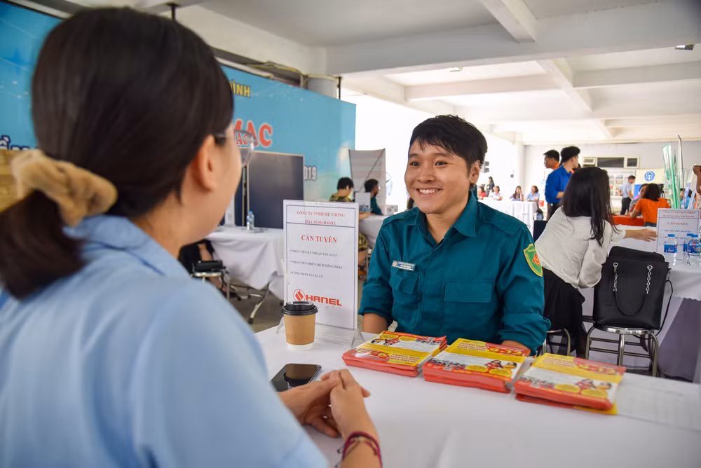 Hoạt động tư vấn tuyển dụng tại Phiên giao dịch việc làm.
