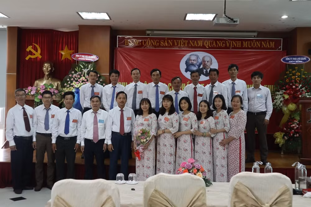 Chi bộ Công ty cổ phần Đầu tư và Xây dựng Tân Phước Thịnh luôn hoàn thành xuất sắc nhiệm vụ. (Ảnh: Vũ Tân) Chi bộ Công ty cổ phần Đầu tư và Xây dựng Tân Phước Thịnh luôn hoàn thành xuất sắc nhiệm vụ. (Ảnh: Vũ Tân)