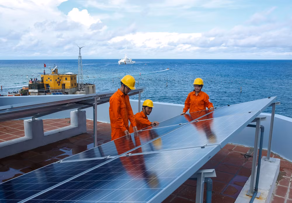 Giai đoạn 2024-2026, EVNSPC tiếp tục đầu tư nâng cao hơn nữa chất lượng điện năng, thời gian cấp điện phục vụ quân và dân nơi đầu sóng ngọn gió.