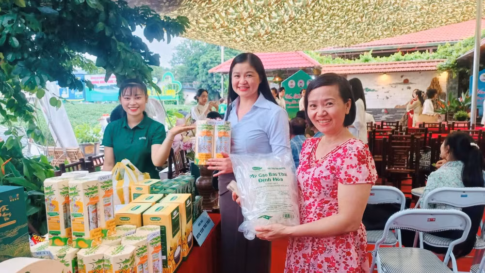 Thái Nguyên có nhiều sản phẩm OCOP, đặc sản có giá trị cao, hấp dẫn du khách khi du lịch nông nghiệp. Thái Nguyên có nhiều sản phẩm OCOP, đặc sản có giá trị cao, hấp dẫn du khách khi du lịch nông nghiệp.