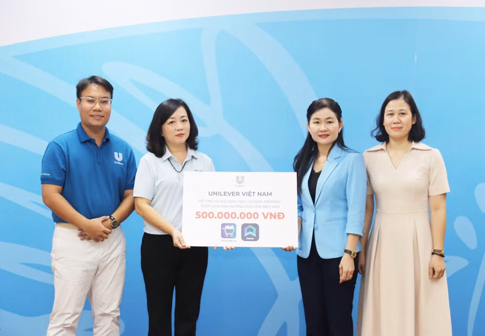 OrderUnow - ứng dụng đặt hàng dành cho tiểu thương của Unilever dành tặng cho tiểu thương miền bắc 500,000,000 tiền mặt thông qua Hội Phụ nữ Việt Nam.
