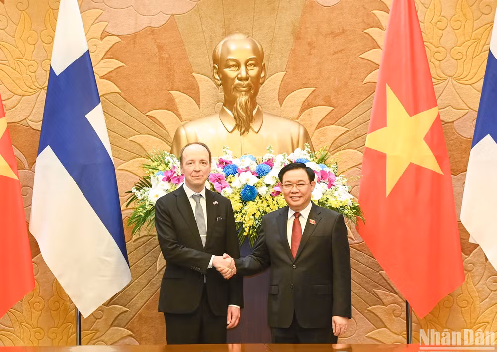 Chủ tịch Quốc hội Vương Đình Huệ và Chủ tịch Quốc hội Phần Lan Jussi Halla-aho tại buổi hội đàm.