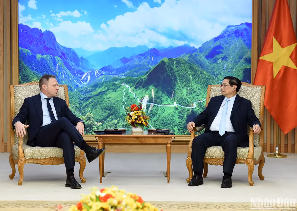 Thủ tướng Phạm Minh Chính tiếp Bộ trưởng Nông nghiệp, Chủ quyền lương thực và Lâm nghiệp Italia Francesco Lollobrigida. (Ảnh: Trần Hải)