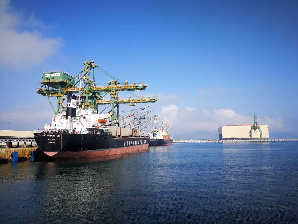 Dự án khu liên hợp gang thép và cảng nước sâu Sơn Dương, hạt nhân phát triển của khu kinh tế Vũng Áng. Dự án khu liên hợp gang thép và cảng nước sâu Sơn Dương, hạt nhân phát triển của khu kinh tế Vũng Áng.