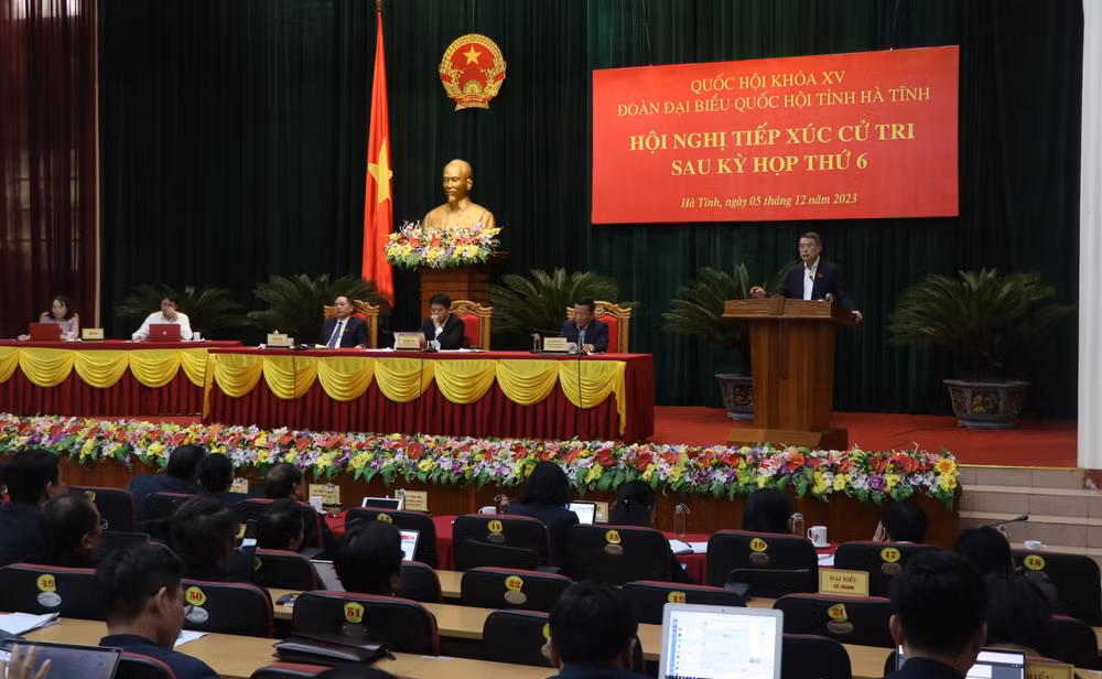 Đồng chí Lê Minh Hưng tiếp thu và giải trình một số kiến nghị của cử tri.
