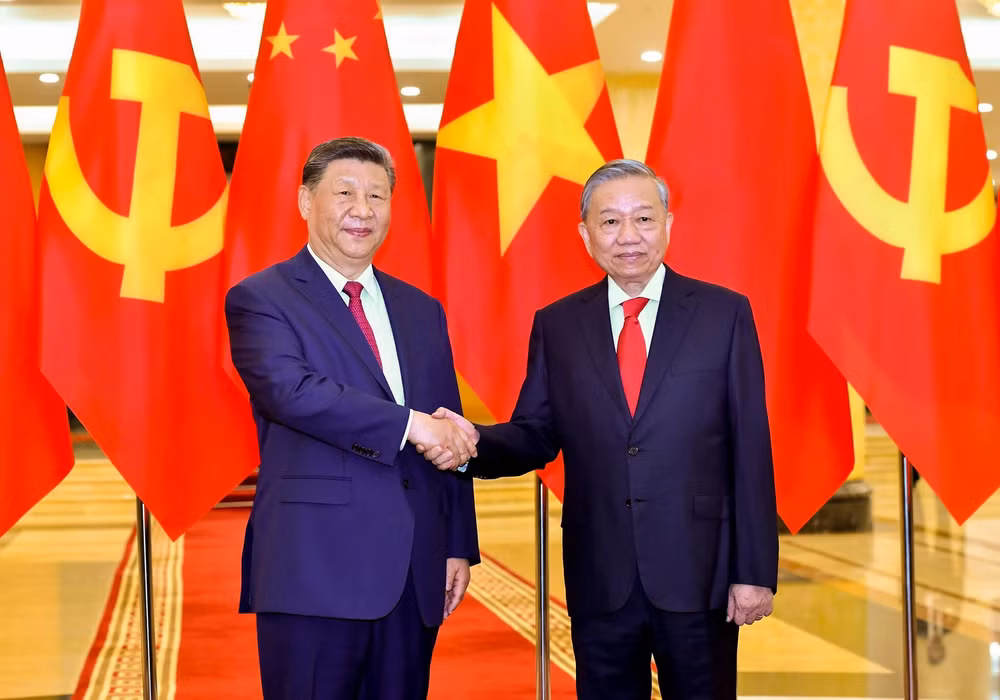 Tổng Bí thư Tô Lâm với Tổng Bí thư, Chủ tịch Trung Quốc Tập Cận Bình. Ảnh: ĐĂNG KHOA