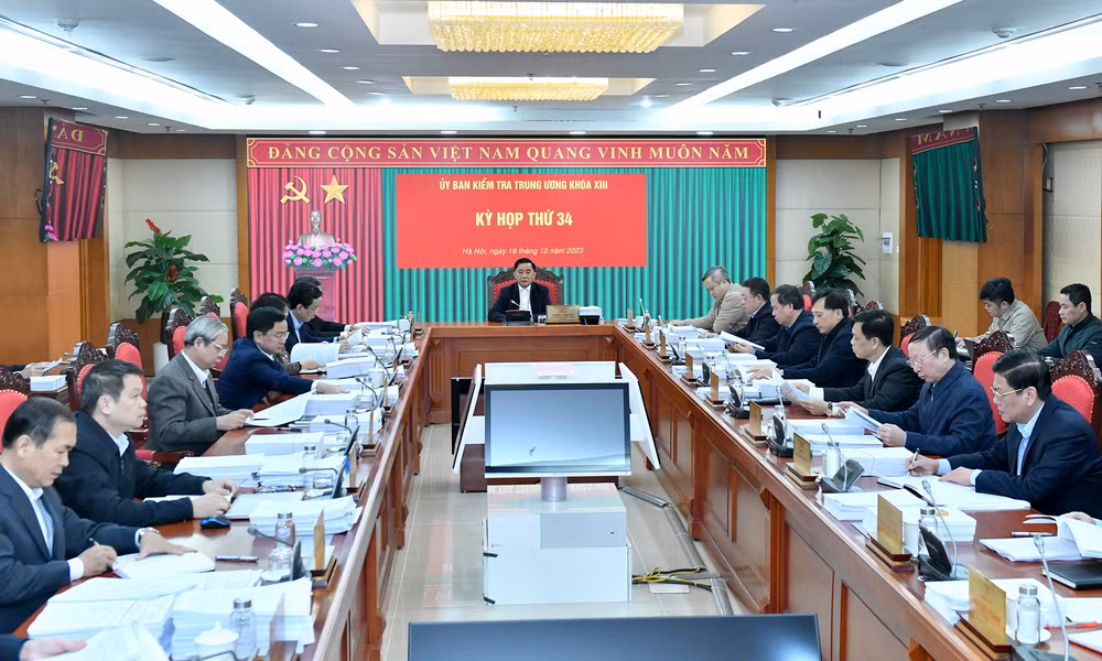 Đồng chí Trần Cẩm Tú, Ủy viên Bộ Chính trị, Bí thư Trung ương Đảng, Chủ nhiệm Ủy ban Kiểm tra Trung ương chủ trì Kỳ họp thứ 34 của Ủy ban Kiểm tra Trung ương. Ảnh: ĐĂNG KHOA