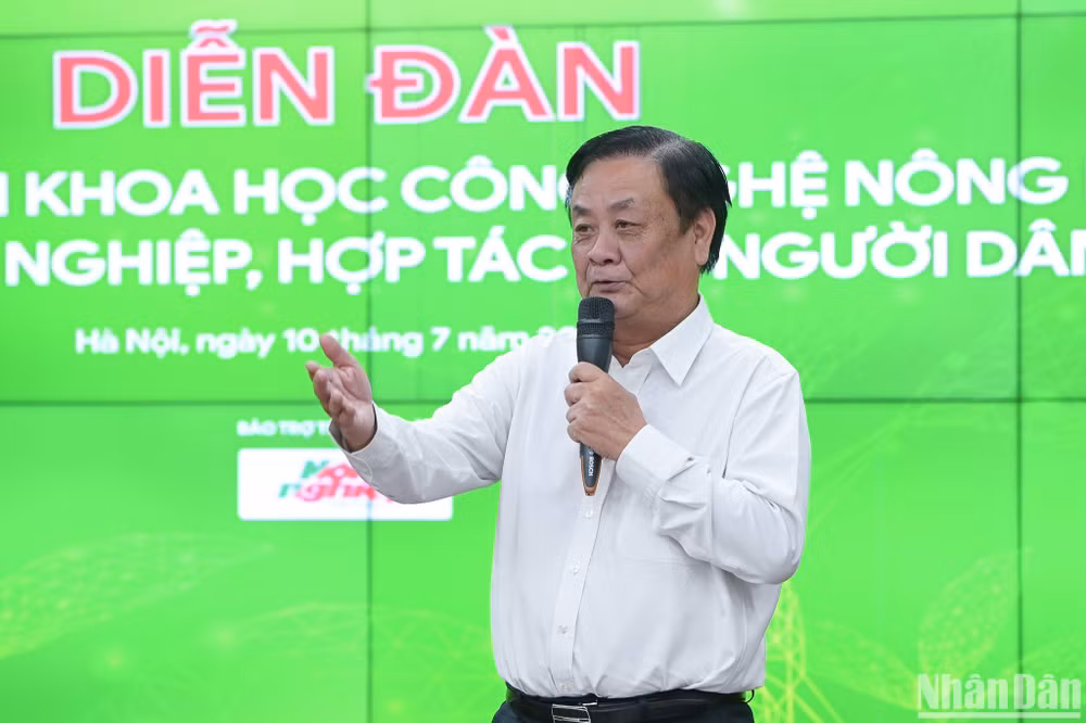 Bộ trưởng lưu ý các viện, trường, các nhà khoa học khi đã có được những sản phẩm khoa học tốt cần phải quan tâm đến yếu tố truyền thông để kéo gần khoảng cách giữa các đề tài khoa học với ứng dụng vào thực tiễn.