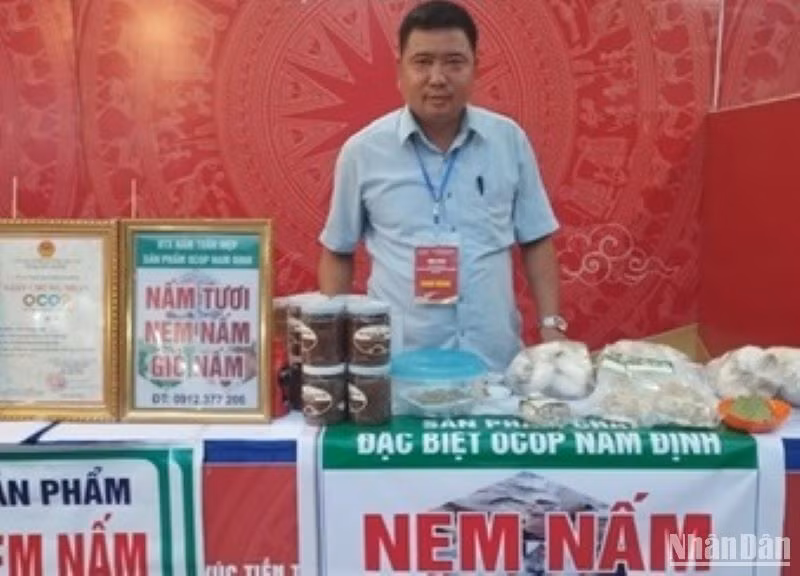 Sản phẩm nấm HTX Tuấn Hiệp tham gia Hội chợ xúc tiến thương mại gắn kết quảng bá du lịch văn hóa địa phương năm 2024.