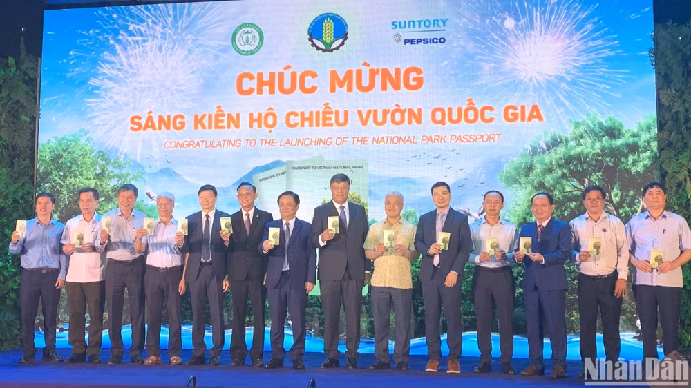 Bộ Nông nghiệp và Phát triển nông thôn đã chính thức công bố những cuốn hộ chiếu vườn quốc gia .