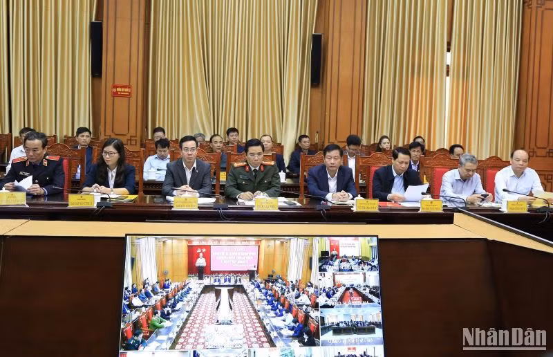 Các đại biểu dự Hội nghị trực tuyến.