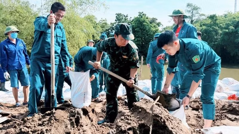 Các huyện chuẩn bị nhân lực, vật tư, phương tiện bảo vệ đê điều. 