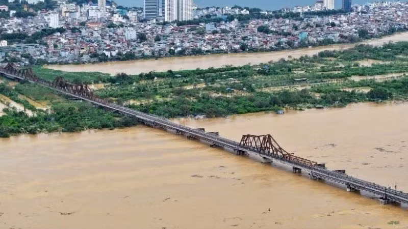 Nước sông Hồng dâng cao. 