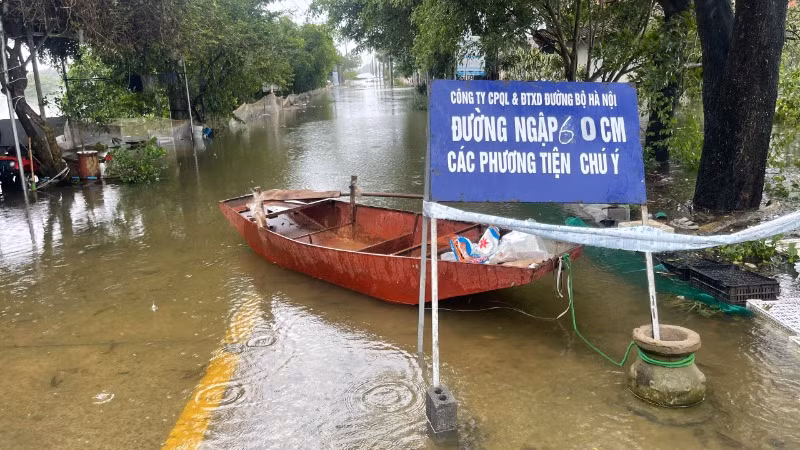 Nhiều tuyến đường huyện Quốc Oai bị ngập sâu trong đợt mưa lũ tháng 9/2024.