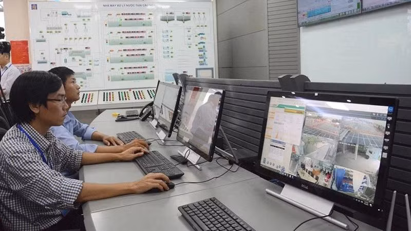 Vận hành Nhà máy xử lý nước thải Cầu Ngà, huyện Hoài Đức. 