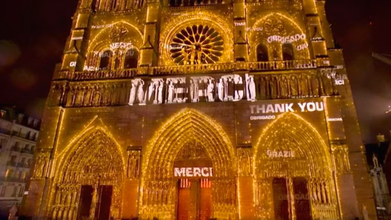 Trước vụ hỏa hoạn năm 2019, Nhà thờ Đức Bà Paris đón khoảng 10 triệu du khách/năm và dự kiến đón nhiều hơn trong thời gian tới. (Ảnh: Mạng xã hội X của Tổng thống Emmanuel Macron)