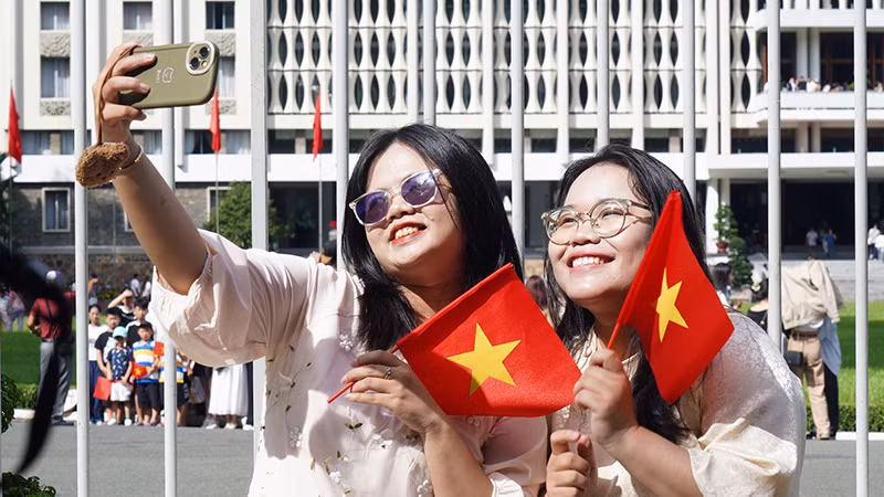 Nằm ở trung tâm Thành phố Hồ Chí Minh và mang ý nghĩa lịch sử quan trọng, Dinh Độc Lập là địa điểm được nhiều bạn trẻ chọn ghé chơi dịp lễ 2/9.