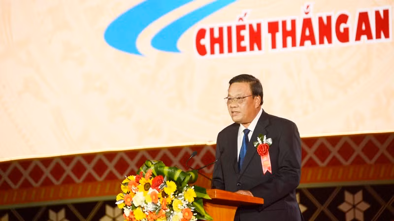 Phó Bí thư Tỉnh ủy Lê Kim Toàn phát biểu tại buổi lễ.