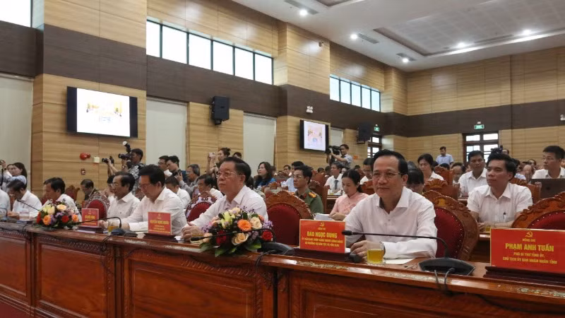 Các đại biểu tham dự buổi lễ.
