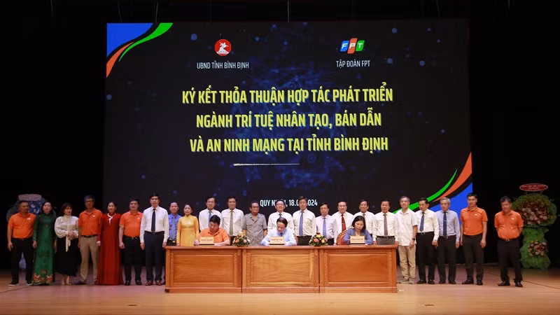 Ký kết thỏa thuận hợp tác phát triển ngành trí tuệ nhân tạo, bán dẫn và an ninh mạng tại Bình Định. Ký kết thỏa thuận hợp tác phát triển ngành trí tuệ nhân tạo, bán dẫn và an ninh mạng tại Bình Định.