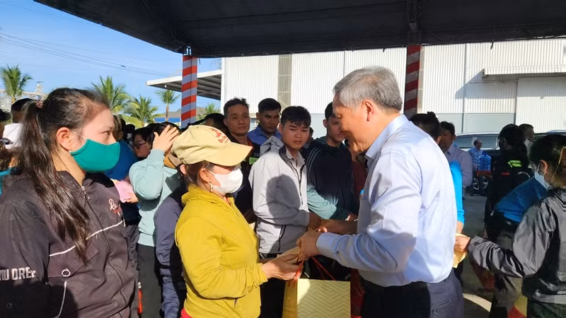 Đồng chí Chánh án Tòa án nhân dân tối cao mong muốn đồng bào vùng sâu, vùng xa được đón Tết trong không khí đầm ấm, vui tươi.