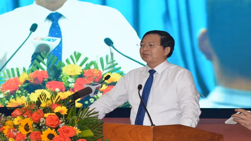 Đồng chí Hồ Quốc Dũng, Bí thư Tỉnh ủy Bình Định phát biểu tại hội nghị.