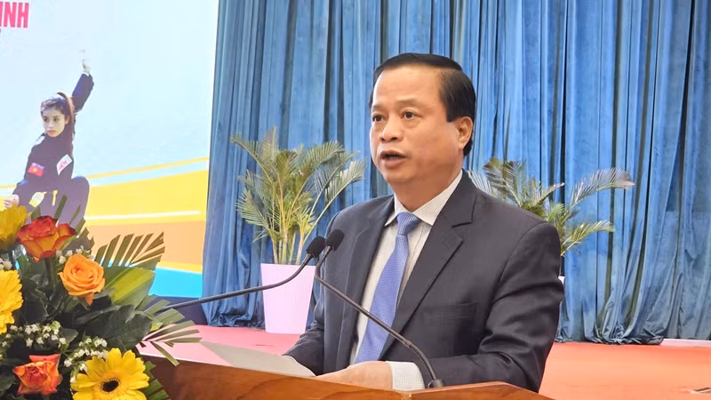 Phó Chủ tịch Thường trực Ủy ban nhân dân tỉnh Bình Định Nguyễn Tuấn Thanh phát biểu tại Hội thảo.