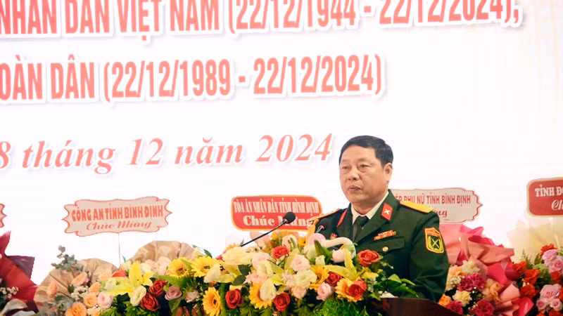 Đại tá Nguyễn Xuân Sơn, Chính ủy Bộ Chỉ huy quân sự tỉnh Bình Định phát biểu tại buổi lễ. Đại tá Nguyễn Xuân Sơn, Chính ủy Bộ Chỉ huy quân sự tỉnh Bình Định phát biểu tại buổi lễ.