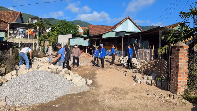 Hỗ trợ người dân xây dựng nhà cửa. Hỗ trợ người dân xây dựng nhà cửa.