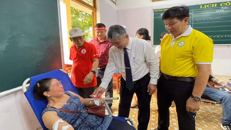Viện Huyết học-Truyền máu Trung ương và Công ty cổ phần VTVcorp đề xuất ý tưởng tổ chức chương trình Hành trình Đỏ vào mỗi dịp hè. Viện Huyết học-Truyền máu Trung ương và Công ty cổ phần VTVcorp đề xuất ý tưởng tổ chức chương trình Hành trình Đỏ vào mỗi dịp hè.