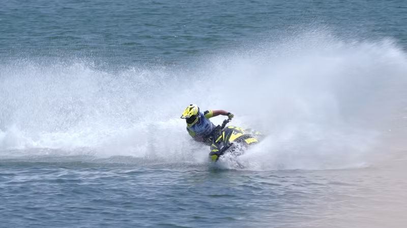 Các tay đua hạng mục Ski Division GP1 có thể đạt tốc độ 130km/giờ. Các tay đua hạng mục Ski Division GP1 có thể đạt tốc độ 130km/giờ.