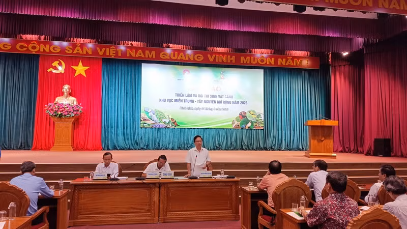 Họp báo công bố thông tin triển lãm và hội thi.