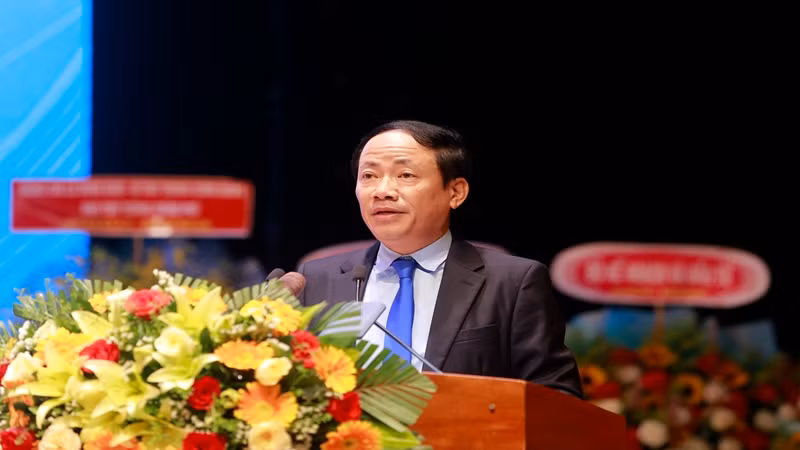 Chủ tịch Ủy ban nhân tỉnh Bình Định Phạm Anh Tuấn phát biểu khai mạc hội nghị. Chủ tịch Ủy ban nhân tỉnh Bình Định Phạm Anh Tuấn phát biểu khai mạc hội nghị.