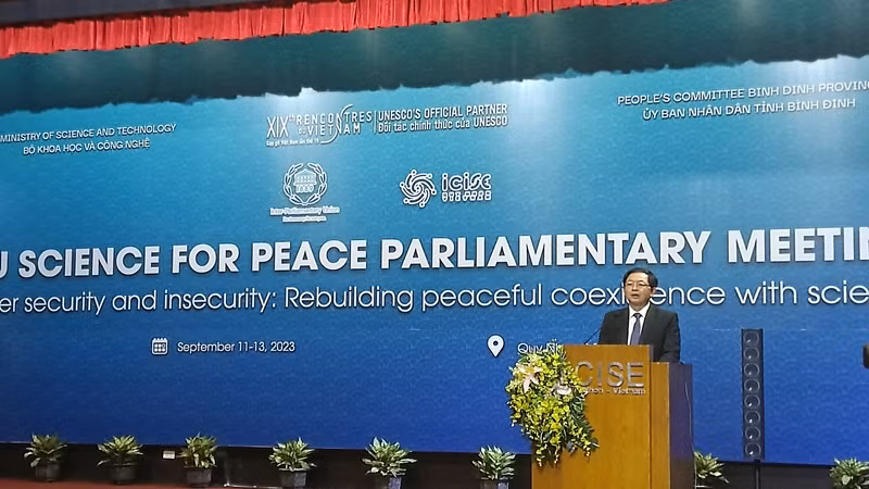 Bí thư Tỉnh ủy Bình Định Hồ Quốc Dũng hy vọng các chuyên gia, nhà khoa học nước ngoài giúp đỡ Bình Định phát triển khoa học, giáo dục và các lĩnh vực kinh tế-xã hội khác để trở thành điển hình phát triển bền vững dựa trên nền tảng khoa học và công nghệ.
